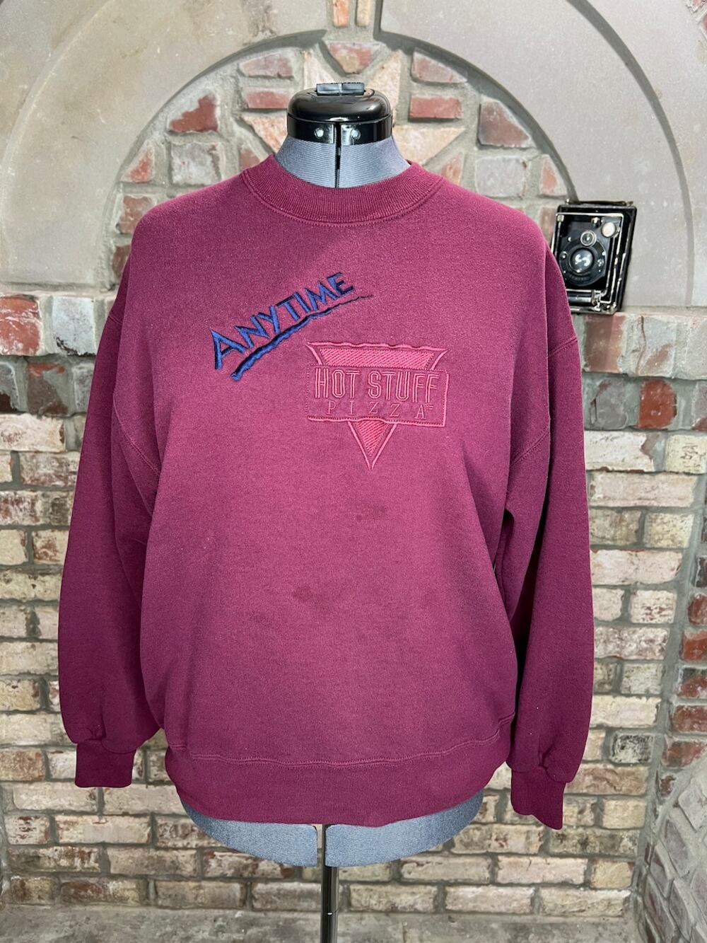 sweatshirt anytime hot stuff pizza maroon blue embroidered 1990s